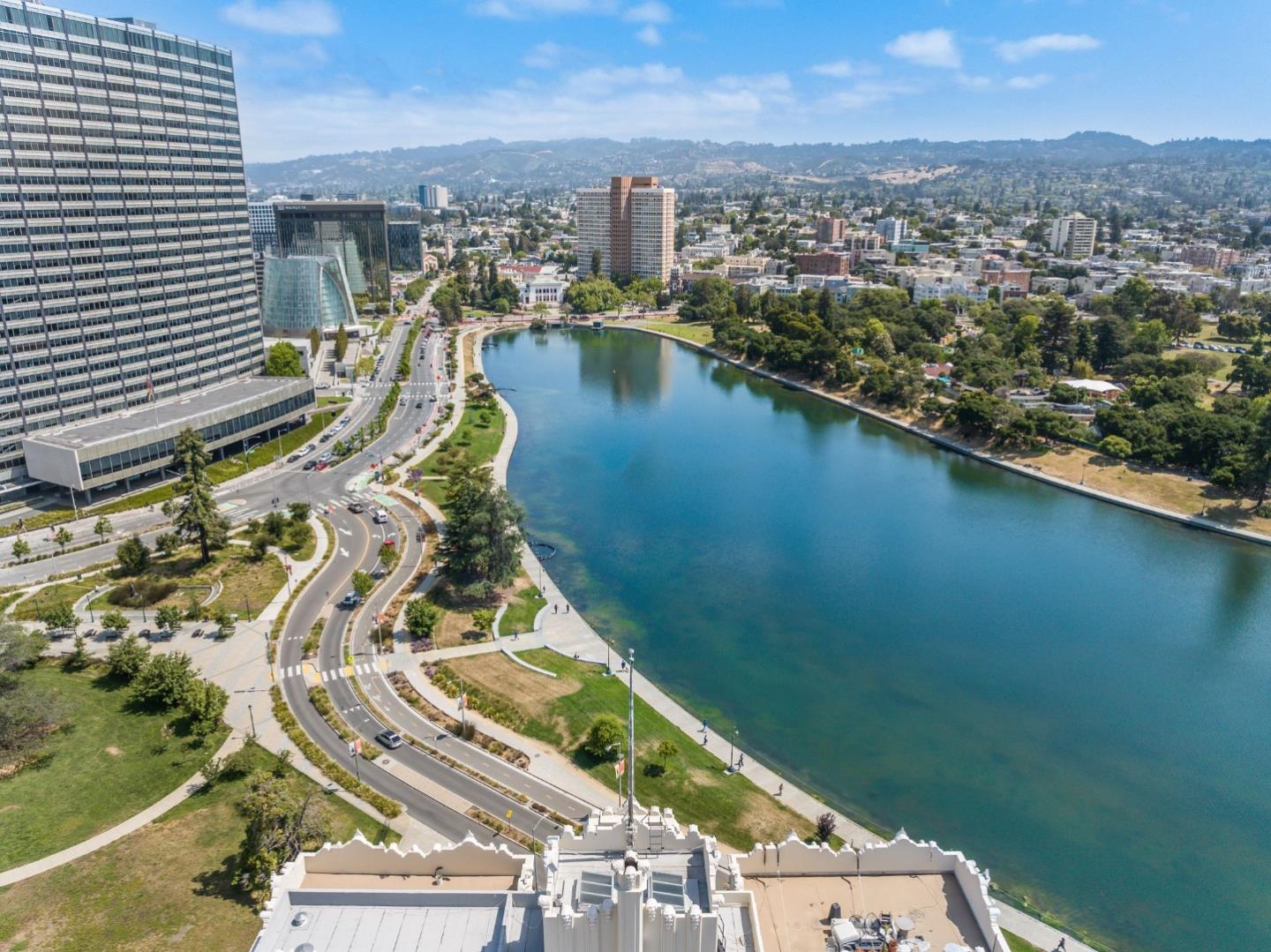 Detail Gallery Image 29 of 29 For 244 Lakeside Dr #2,  Oakland,  CA 94612 - 3 Beds | 3 Baths
