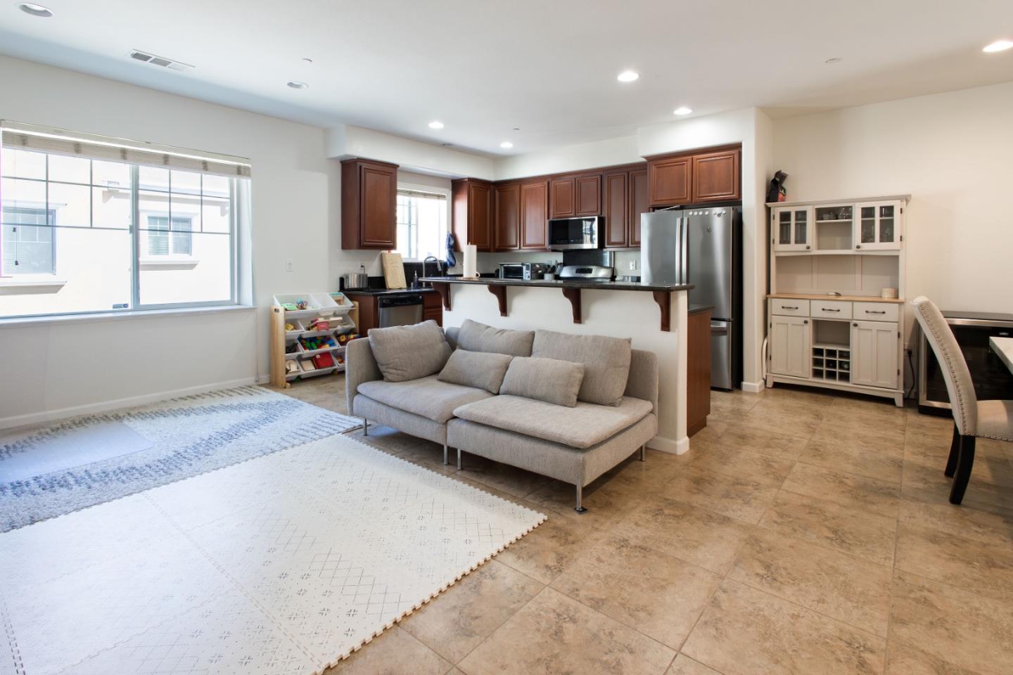 Detail Gallery Image 10 of 38 For 2725 Lavender Ter, San Jose,  CA 95111 - 3 Beds | 2/1 Baths