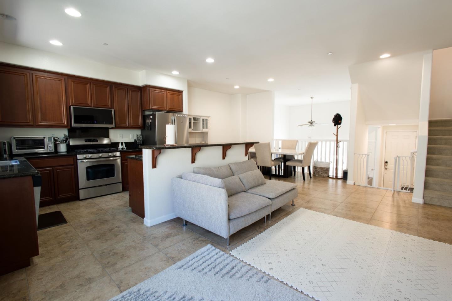 Detail Gallery Image 11 of 38 For 2725 Lavender Ter, San Jose,  CA 95111 - 3 Beds | 2/1 Baths