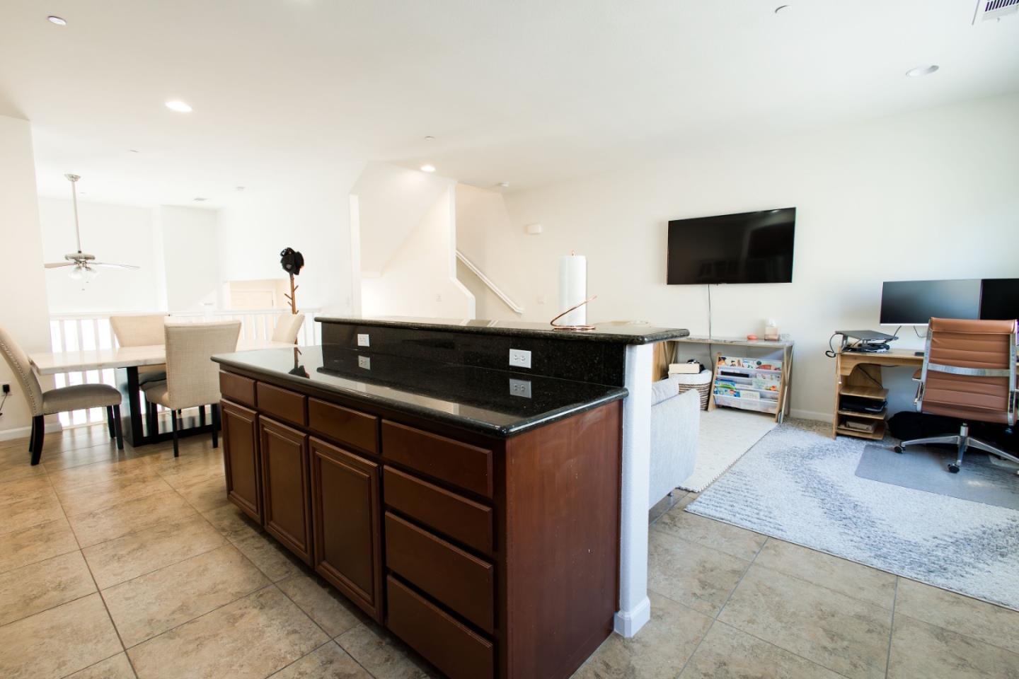 Detail Gallery Image 12 of 38 For 2725 Lavender Ter, San Jose,  CA 95111 - 3 Beds | 2/1 Baths