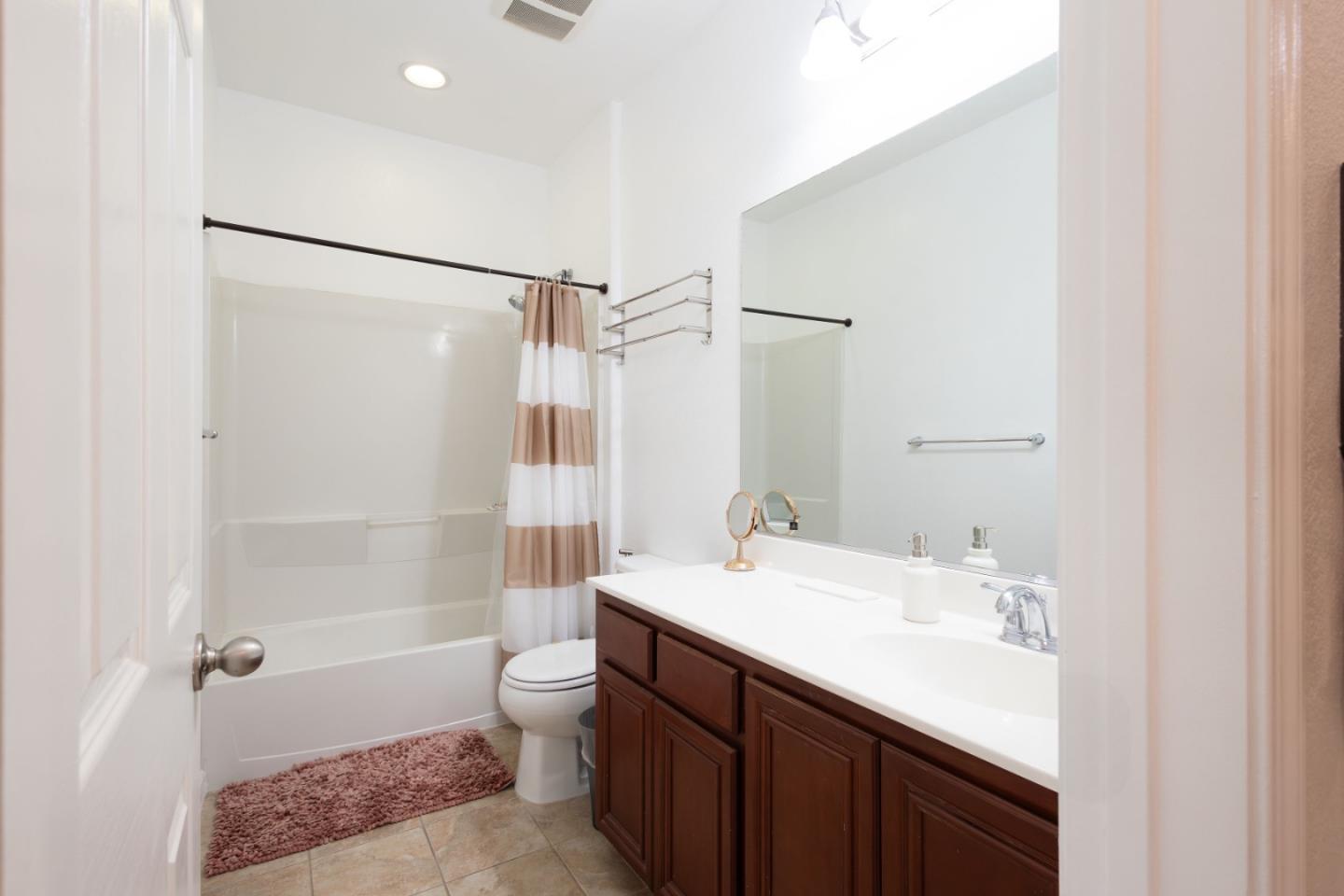 Detail Gallery Image 16 of 38 For 2725 Lavender Ter, San Jose,  CA 95111 - 3 Beds | 2/1 Baths