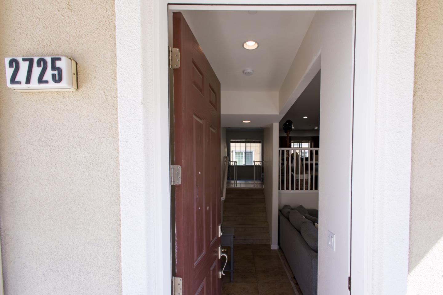 Detail Gallery Image 2 of 38 For 2725 Lavender Ter, San Jose,  CA 95111 - 3 Beds | 2/1 Baths