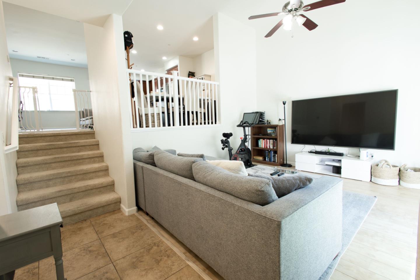 Detail Gallery Image 3 of 38 For 2725 Lavender Ter, San Jose,  CA 95111 - 3 Beds | 2/1 Baths