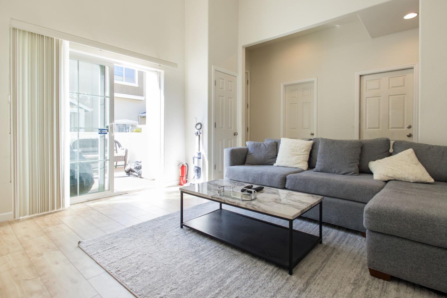Detail Gallery Image 4 of 38 For 2725 Lavender Ter, San Jose,  CA 95111 - 3 Beds | 2/1 Baths