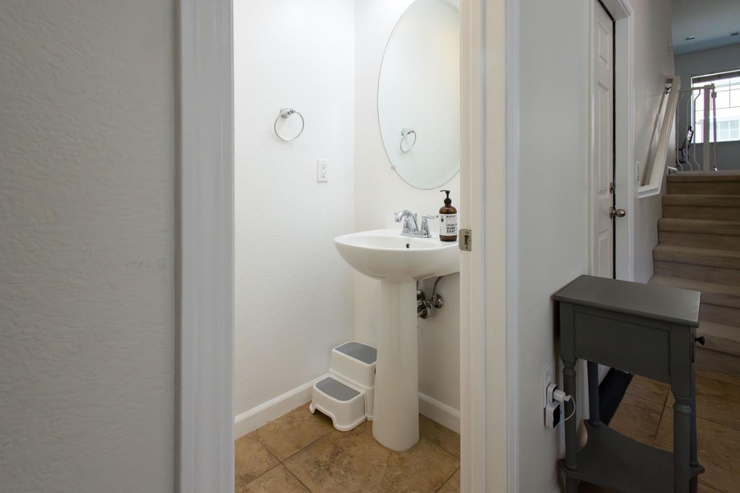 Detail Gallery Image 8 of 38 For 2725 Lavender Ter, San Jose,  CA 95111 - 3 Beds | 2/1 Baths