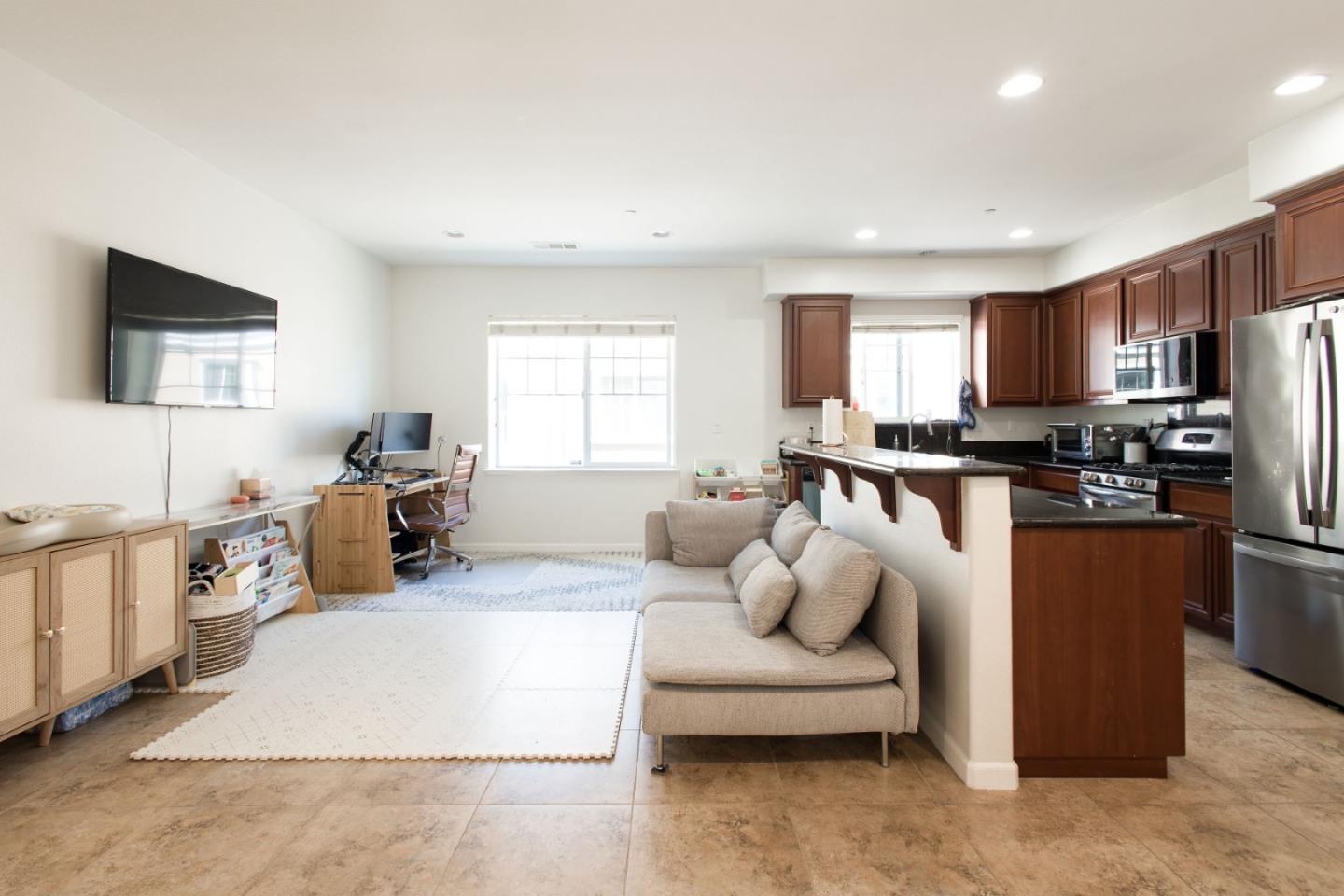 Detail Gallery Image 9 of 38 For 2725 Lavender Ter, San Jose,  CA 95111 - 3 Beds | 2/1 Baths