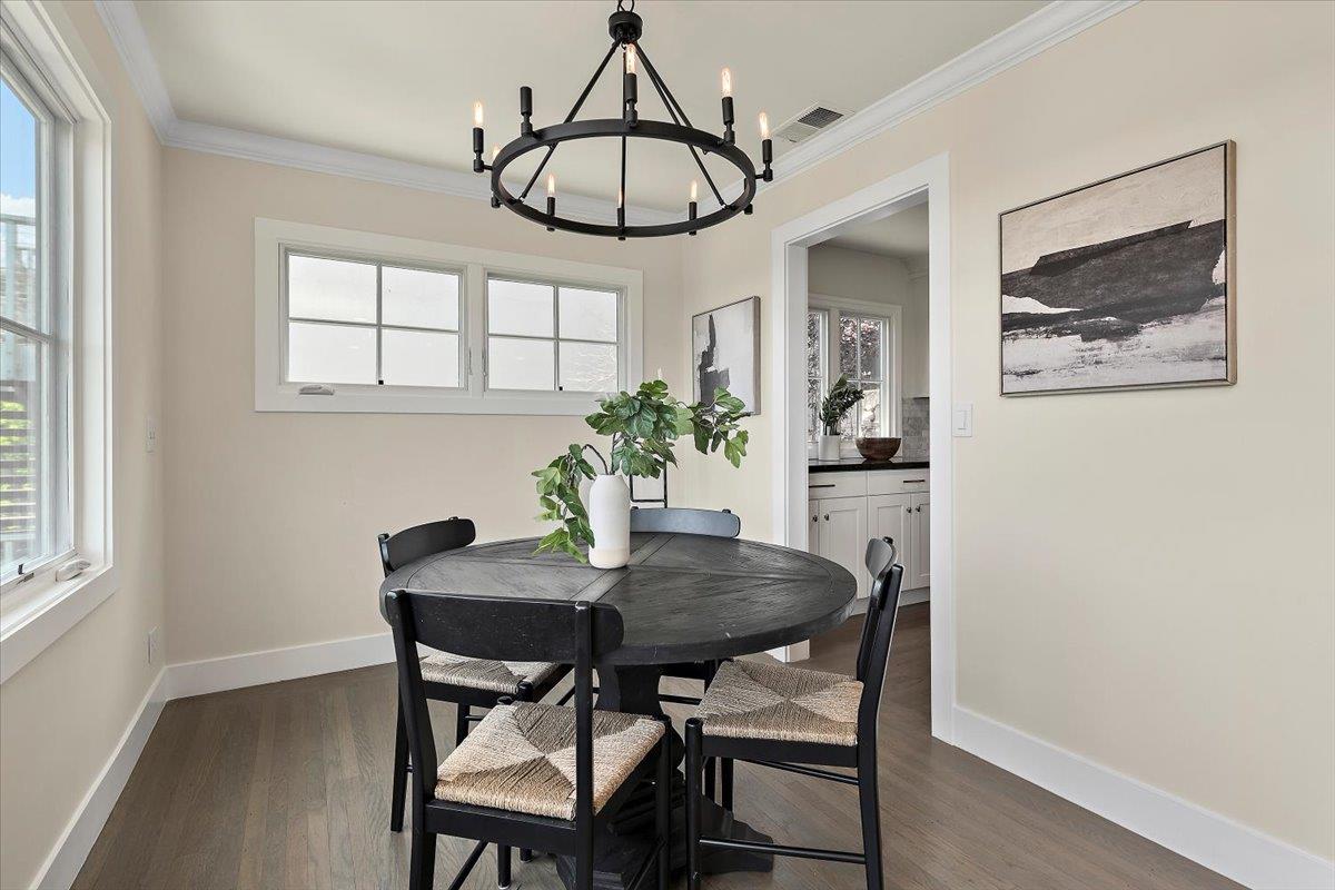 Detail Gallery Image 10 of 29 For 333 Oakview Dr, San Carlos,  CA 94070 - 3 Beds | 2/1 Baths