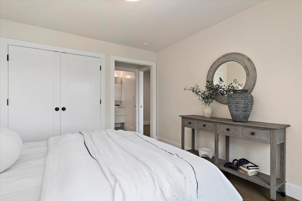 Detail Gallery Image 12 of 29 For 333 Oakview Dr, San Carlos,  CA 94070 - 3 Beds | 2/1 Baths