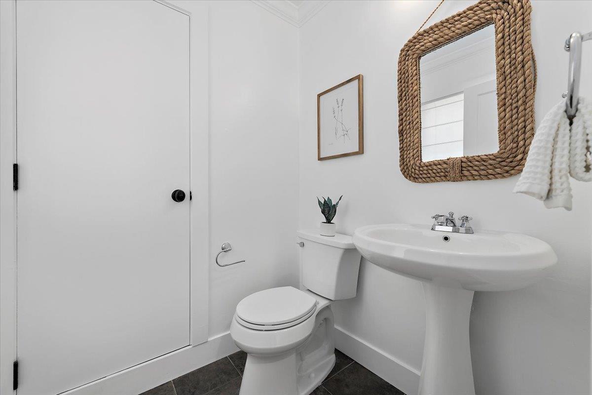 Detail Gallery Image 18 of 29 For 333 Oakview Dr, San Carlos,  CA 94070 - 3 Beds | 2/1 Baths