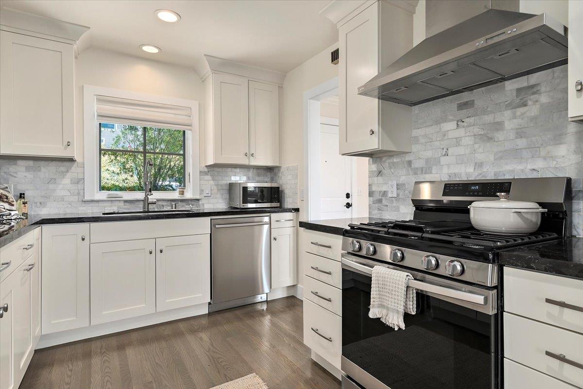 Detail Gallery Image 7 of 29 For 333 Oakview Dr, San Carlos,  CA 94070 - 3 Beds | 2/1 Baths