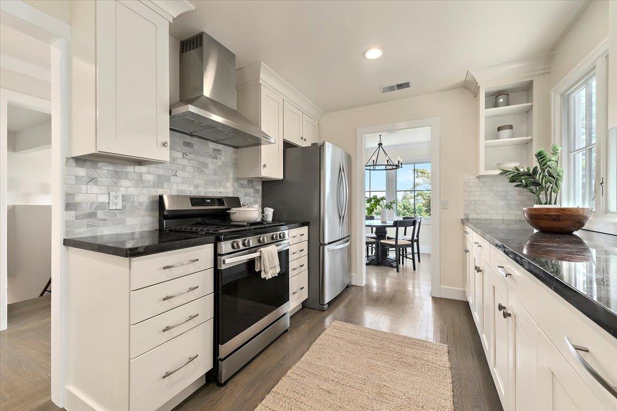 Detail Gallery Image 9 of 29 For 333 Oakview Dr, San Carlos,  CA 94070 - 3 Beds | 2/1 Baths
