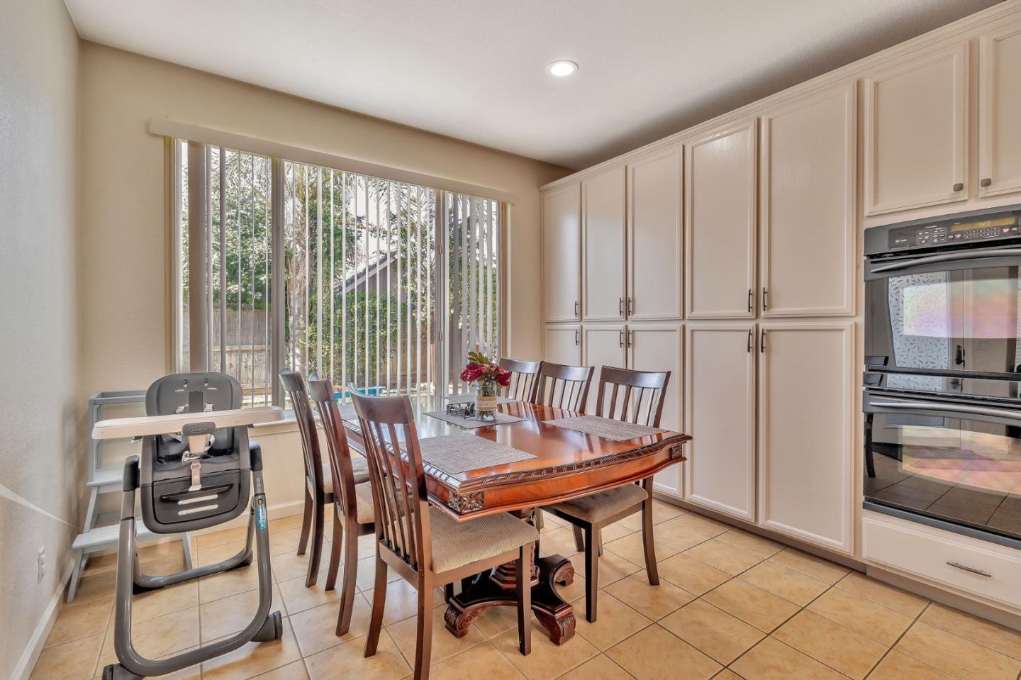 Detail Gallery Image 12 of 37 For 2072 Maximillian Ct, Los Banos,  CA 93635 - 4 Beds | 2/1 Baths