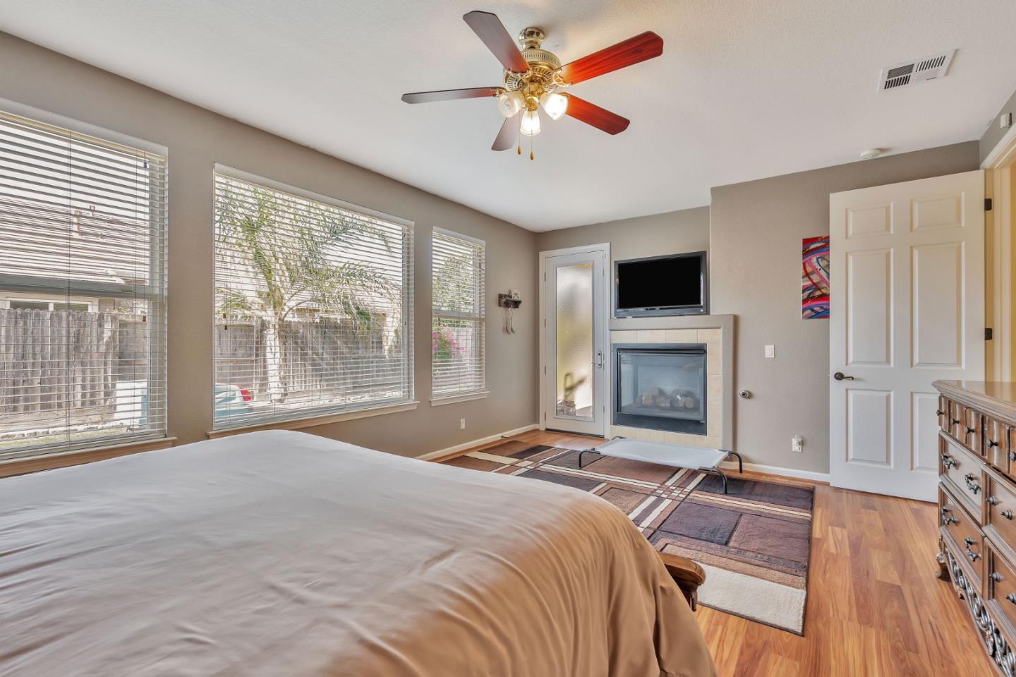Detail Gallery Image 17 of 37 For 2072 Maximillian Ct, Los Banos,  CA 93635 - 4 Beds | 2/1 Baths