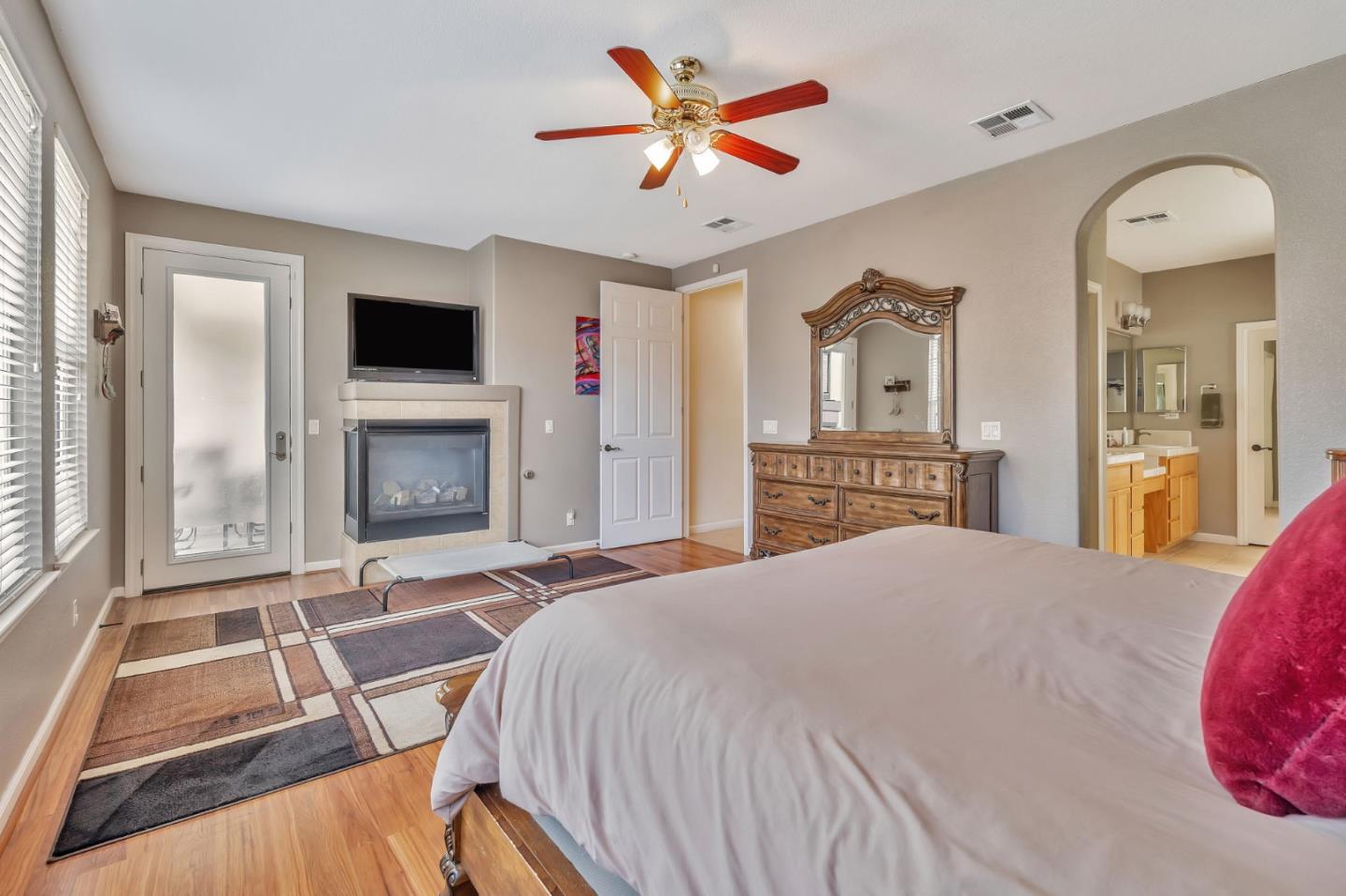 Detail Gallery Image 18 of 37 For 2072 Maximillian Ct, Los Banos,  CA 93635 - 4 Beds | 2/1 Baths