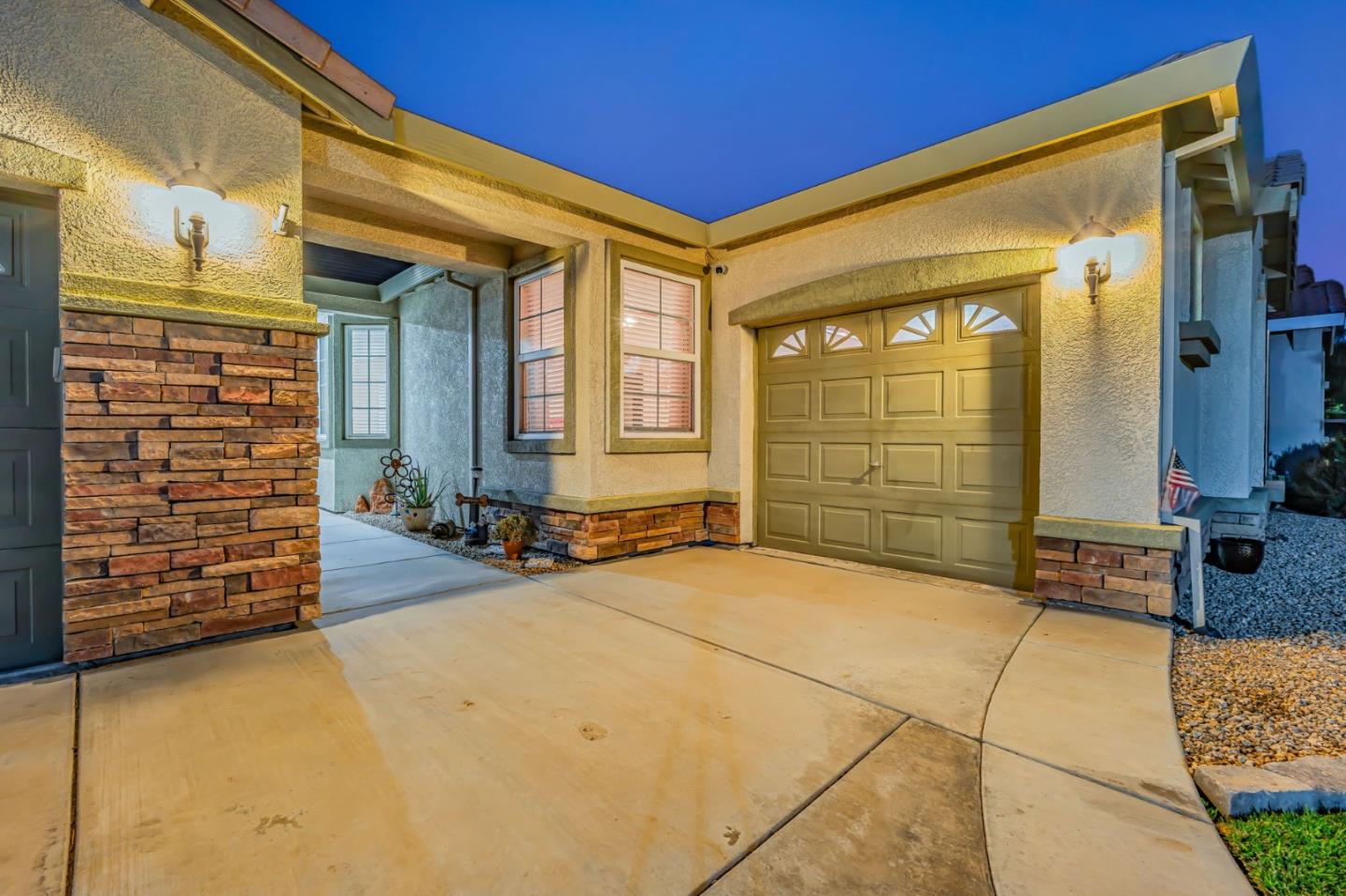 Detail Gallery Image 3 of 37 For 2072 Maximillian Ct, Los Banos,  CA 93635 - 4 Beds | 2/1 Baths