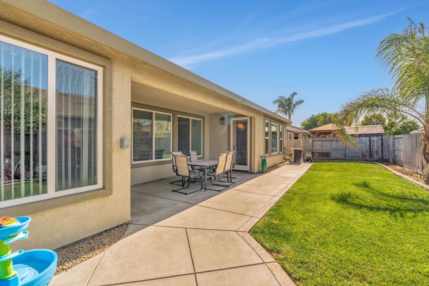 Detail Gallery Image 34 of 37 For 2072 Maximillian Ct, Los Banos,  CA 93635 - 4 Beds | 2/1 Baths
