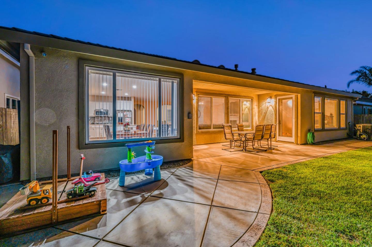Detail Gallery Image 36 of 37 For 2072 Maximillian Ct, Los Banos,  CA 93635 - 4 Beds | 2/1 Baths