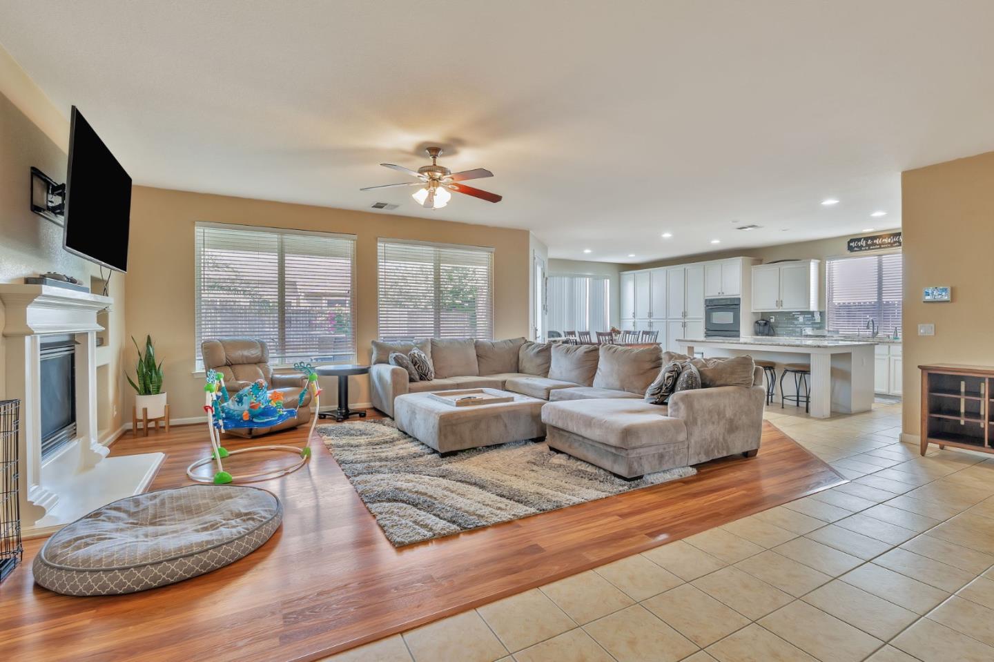 Detail Gallery Image 5 of 37 For 2072 Maximillian Ct, Los Banos,  CA 93635 - 4 Beds | 2/1 Baths