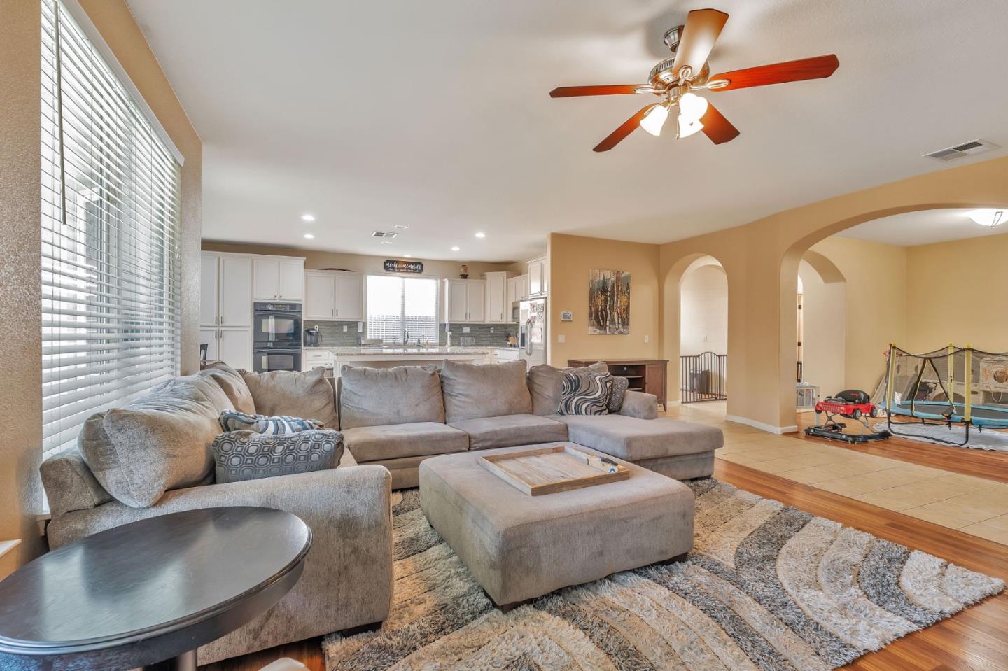 Detail Gallery Image 6 of 37 For 2072 Maximillian Ct, Los Banos,  CA 93635 - 4 Beds | 2/1 Baths