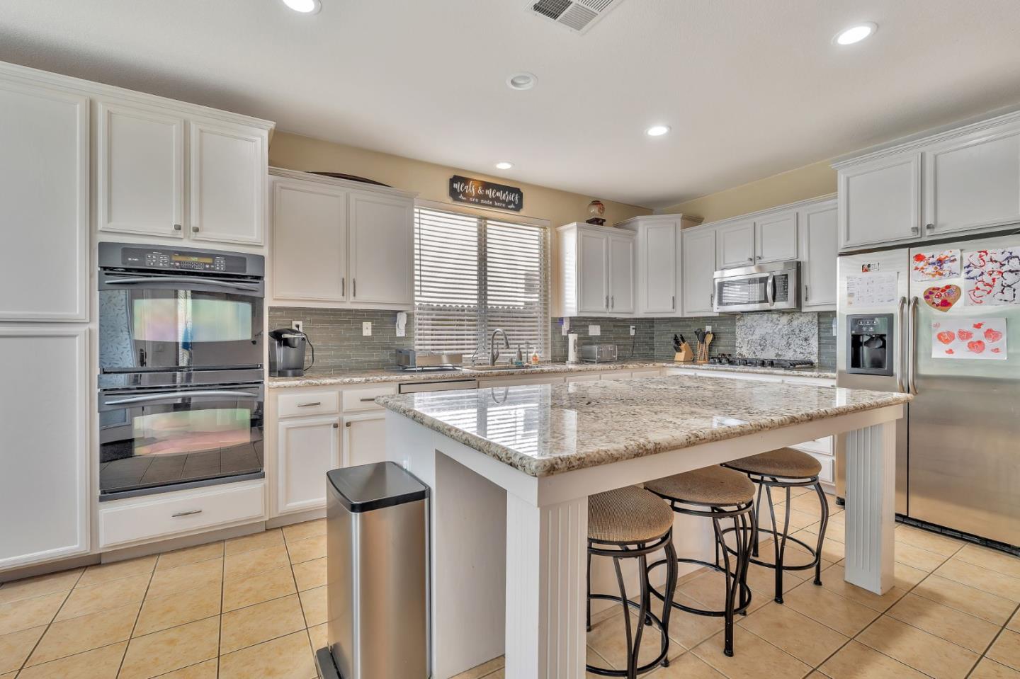 Detail Gallery Image 8 of 37 For 2072 Maximillian Ct, Los Banos,  CA 93635 - 4 Beds | 2/1 Baths