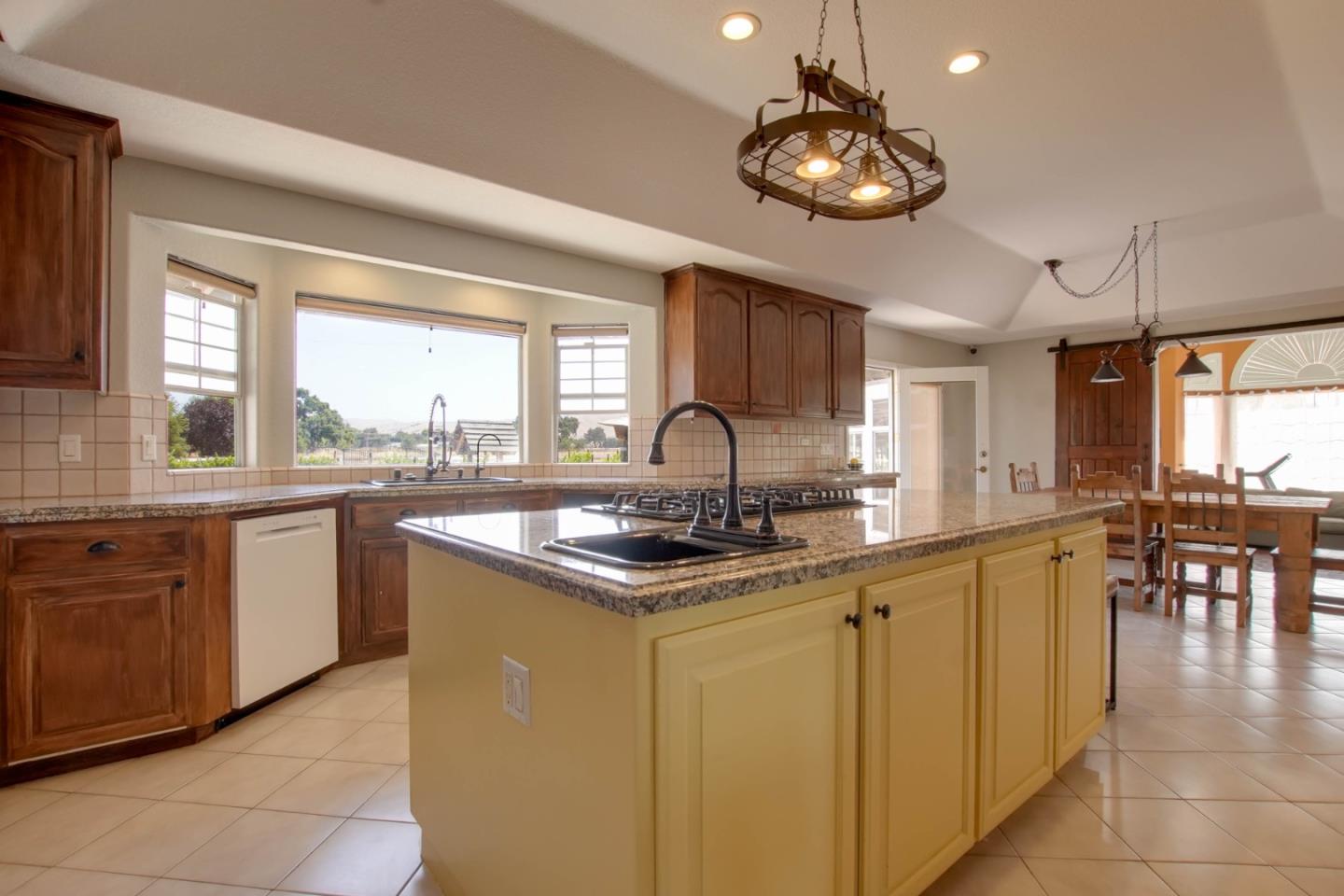 Detail Gallery Image 21 of 57 For 160 Tevis Trl, Hollister,  CA 95023 - 4 Beds | 3 Baths