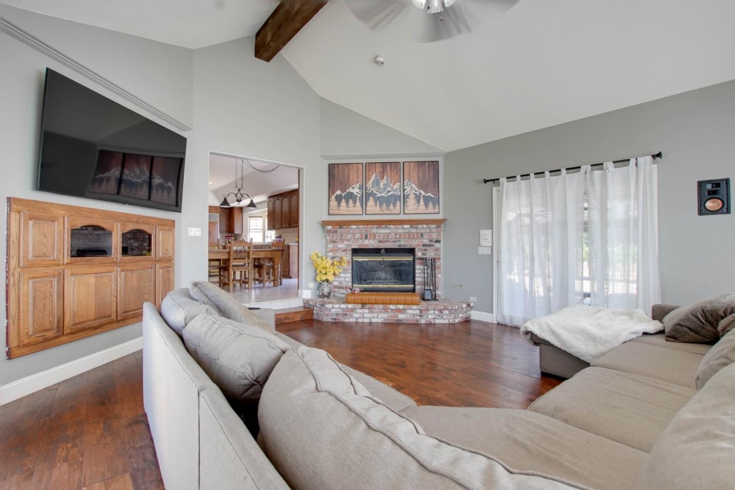 Detail Gallery Image 28 of 57 For 160 Tevis Trl, Hollister,  CA 95023 - 4 Beds | 3 Baths