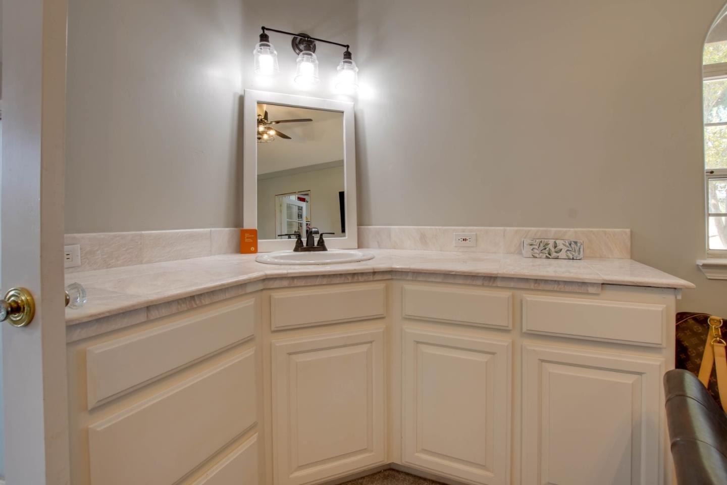 Detail Gallery Image 39 of 57 For 160 Tevis Trl, Hollister,  CA 95023 - 4 Beds | 3 Baths