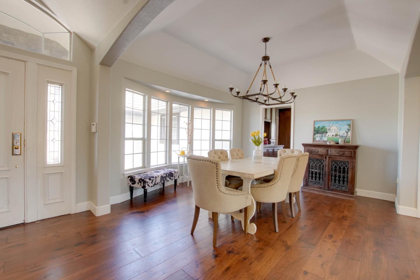 Detail Gallery Image 8 of 57 For 160 Tevis Trl, Hollister,  CA 95023 - 4 Beds | 3 Baths