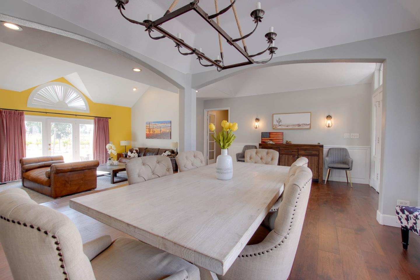 Detail Gallery Image 9 of 57 For 160 Tevis Trl, Hollister,  CA 95023 - 4 Beds | 3 Baths