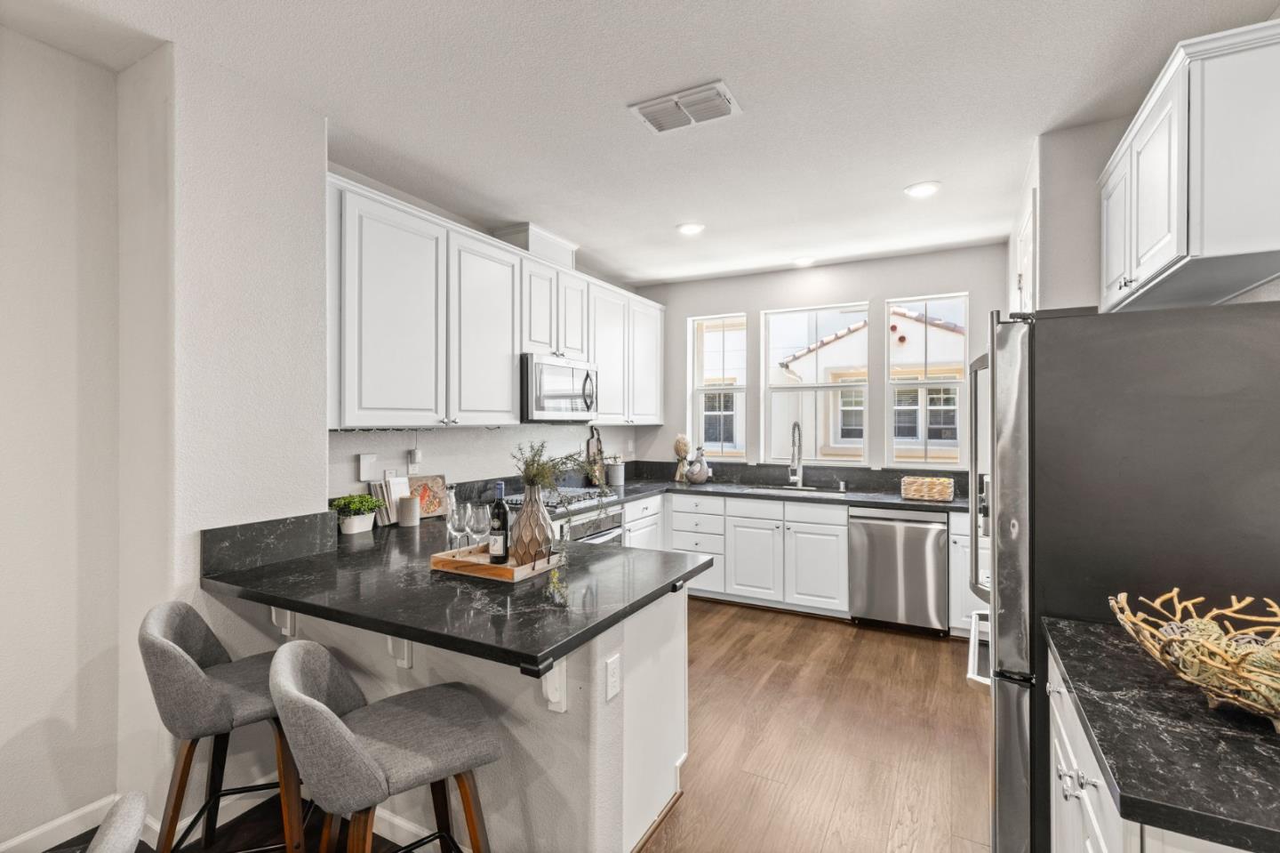 Detail Gallery Image 9 of 39 For 629 Barcelona Loop, Milpitas,  CA 95035 - 3 Beds | 3 Baths