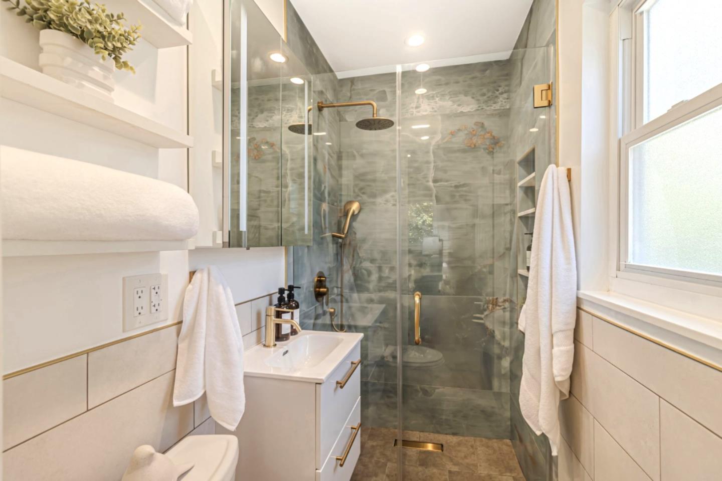 Detail Gallery Image 11 of 19 For 2240 Valleywood Dr, San Bruno,  CA 94066 - 3 Beds | 2 Baths