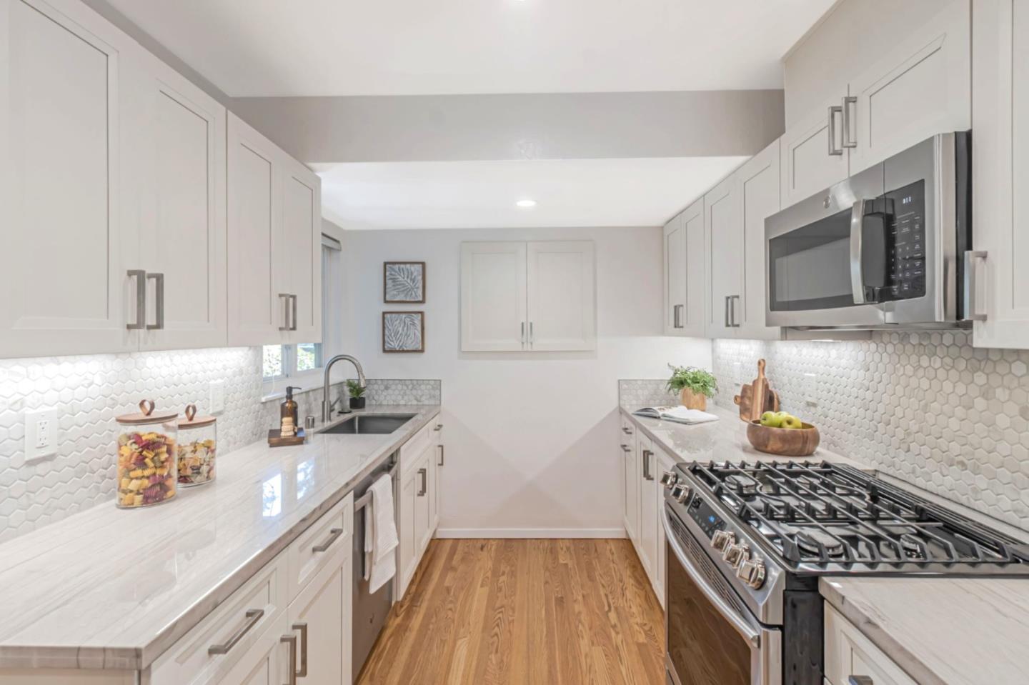 Detail Gallery Image 3 of 19 For 2240 Valleywood Dr, San Bruno,  CA 94066 - 3 Beds | 2 Baths