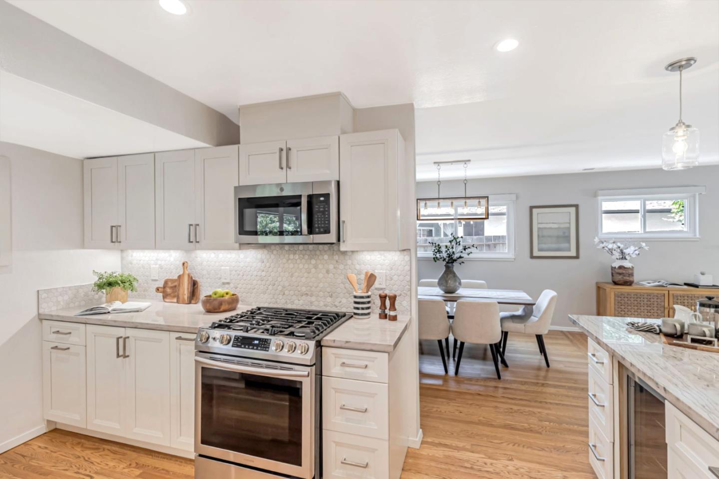 Detail Gallery Image 4 of 19 For 2240 Valleywood Dr, San Bruno,  CA 94066 - 3 Beds | 2 Baths