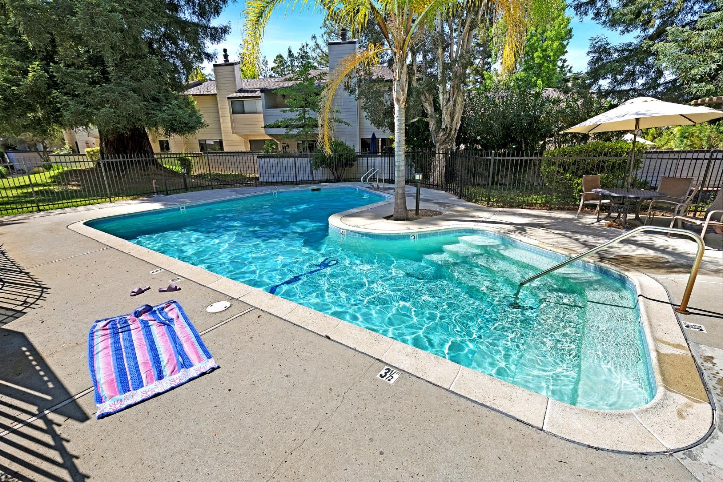 109 Oakland Place, Los Gatos, California 95032, 4 Bedrooms Bedrooms, ,2 BathroomsBathrooms,Residential,For Sale,109 Oakland Place,ML82009985