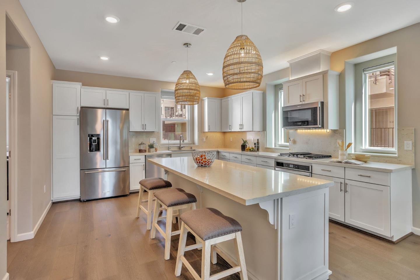 Detail Gallery Image 10 of 47 For 298 Agustin Narvaez St #6,  San Jose,  CA 95136 - 4 Beds | 3/1 Baths