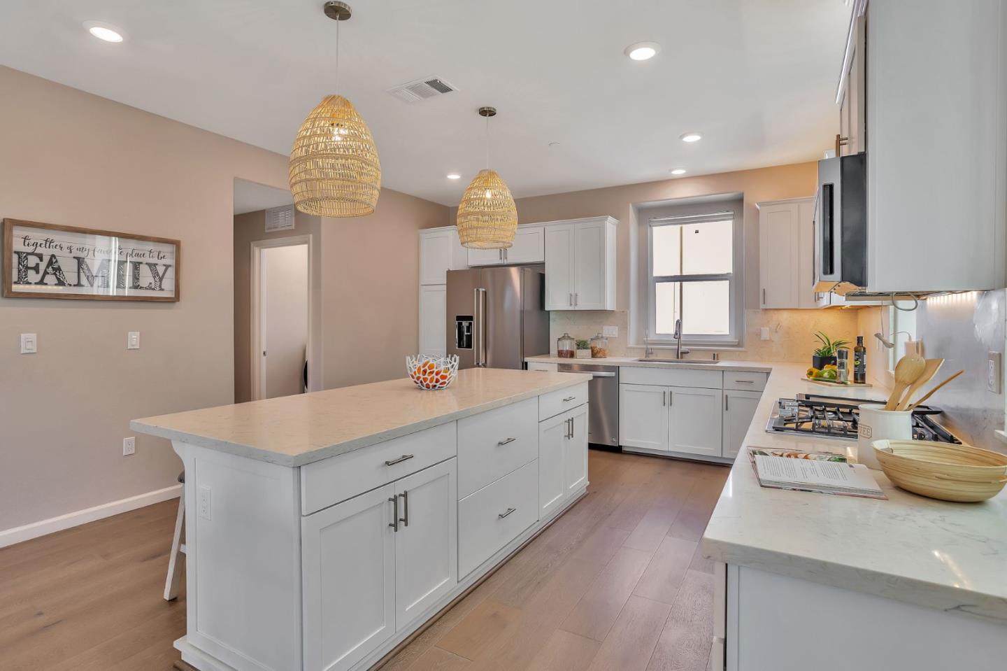 Detail Gallery Image 11 of 47 For 298 Agustin Narvaez St #6,  San Jose,  CA 95136 - 4 Beds | 3/1 Baths