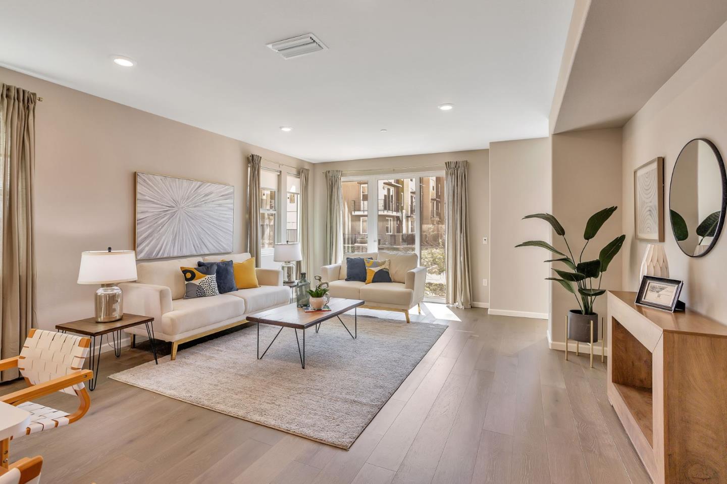 Detail Gallery Image 6 of 47 For 298 Agustin Narvaez St #6,  San Jose,  CA 95136 - 4 Beds | 3/1 Baths