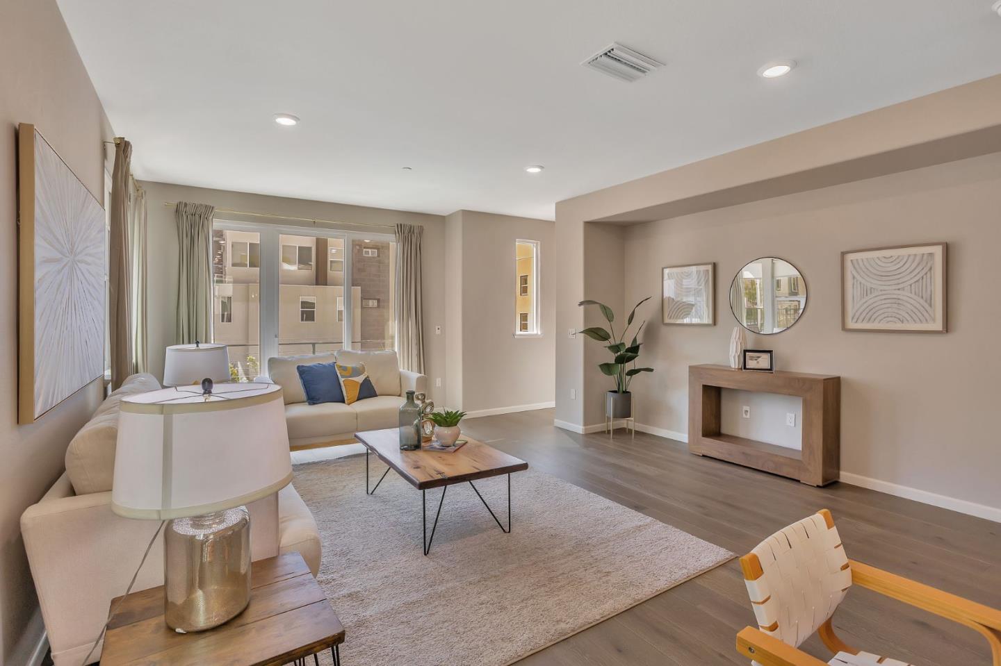 Detail Gallery Image 7 of 47 For 298 Agustin Narvaez St #6,  San Jose,  CA 95136 - 4 Beds | 3/1 Baths