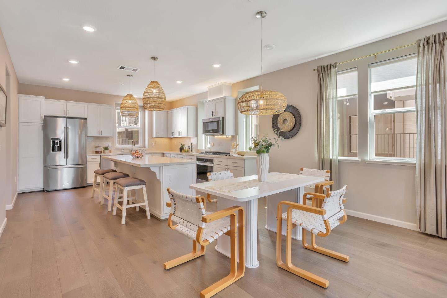 Detail Gallery Image 8 of 47 For 298 Agustin Narvaez St #6,  San Jose,  CA 95136 - 4 Beds | 3/1 Baths