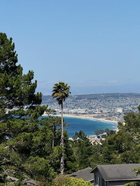 Detail Gallery Image 12 of 20 For 15 Pinehill Way, Monterey,  CA 93940 - 3 Beds | 3 Baths