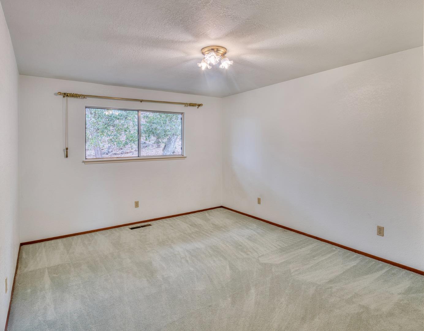 Detail Gallery Image 13 of 20 For 15 Pinehill Way, Monterey,  CA 93940 - 3 Beds | 3 Baths