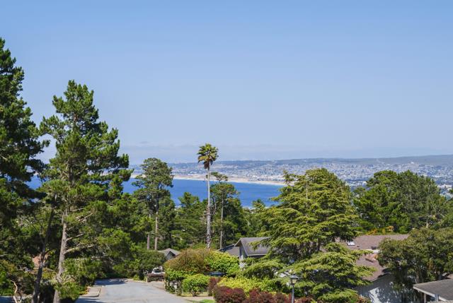 Detail Gallery Image 2 of 20 For 15 Pinehill Way, Monterey,  CA 93940 - 3 Beds | 3 Baths