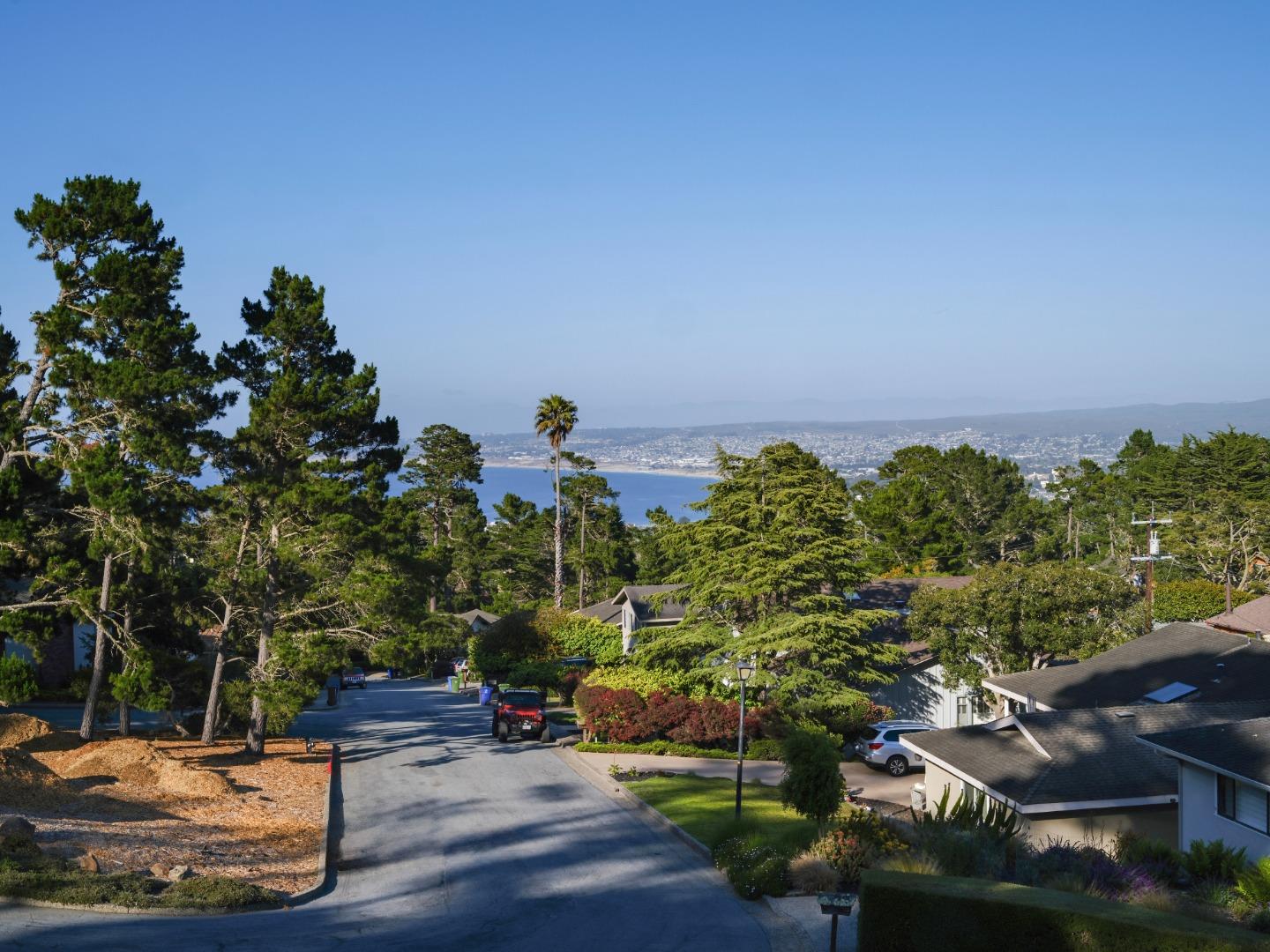 Detail Gallery Image 20 of 20 For 15 Pinehill Way, Monterey,  CA 93940 - 3 Beds | 3 Baths
