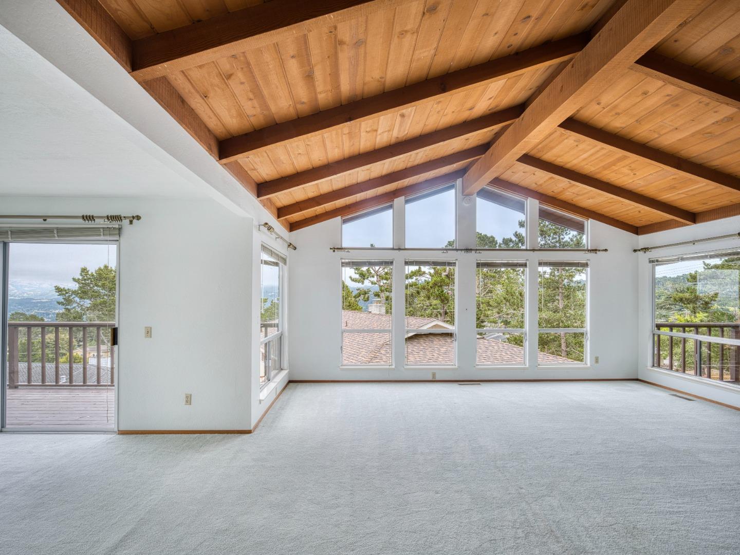 Detail Gallery Image 6 of 20 For 15 Pinehill Way, Monterey,  CA 93940 - 3 Beds | 3 Baths