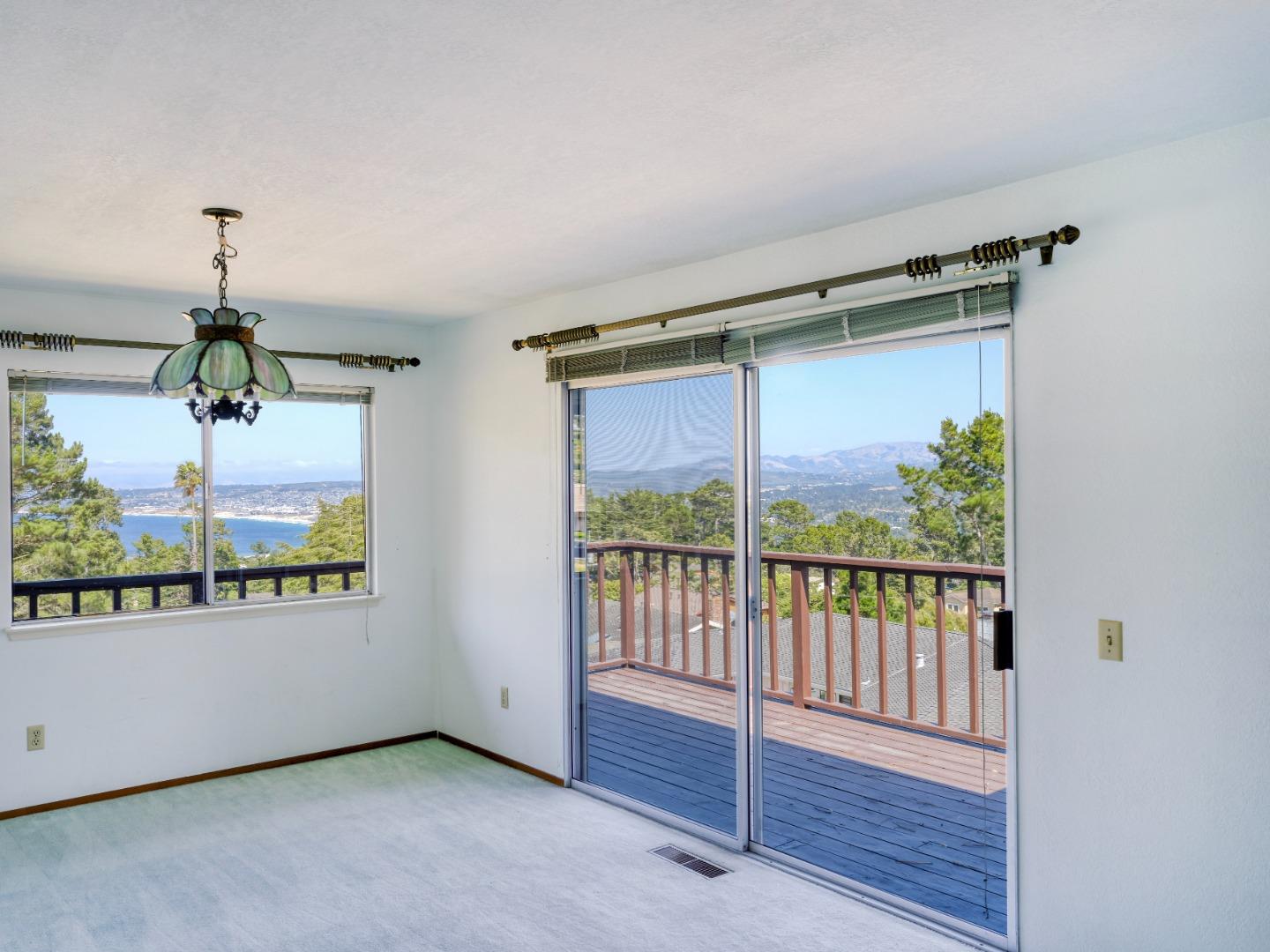 Detail Gallery Image 7 of 20 For 15 Pinehill Way, Monterey,  CA 93940 - 3 Beds | 3 Baths
