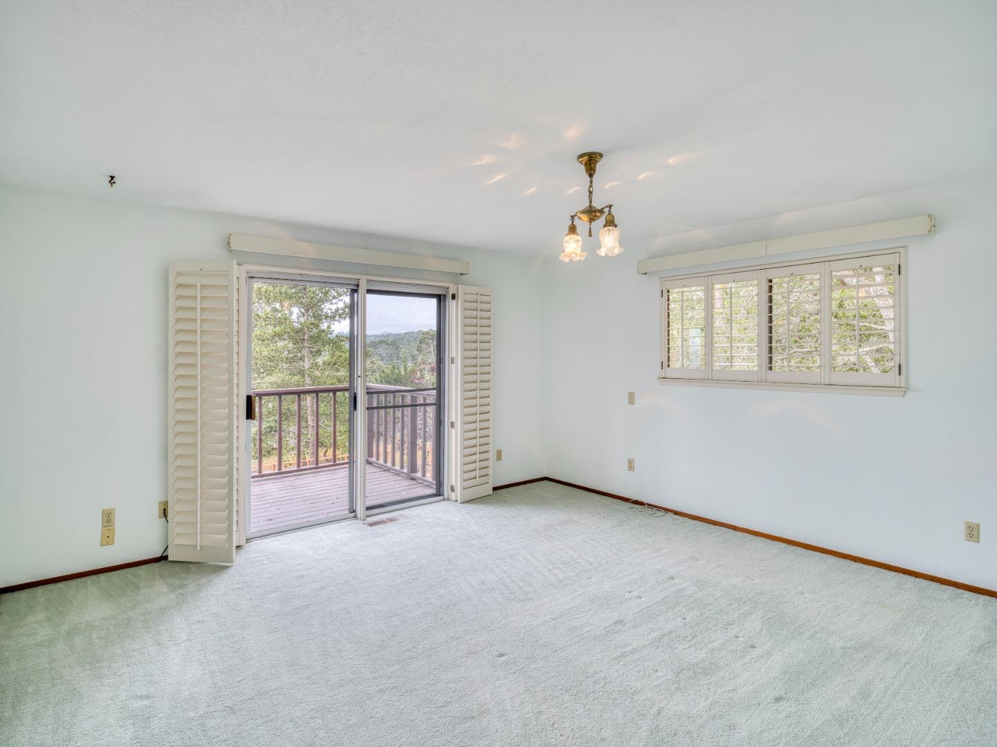Detail Gallery Image 9 of 20 For 15 Pinehill Way, Monterey,  CA 93940 - 3 Beds | 3 Baths