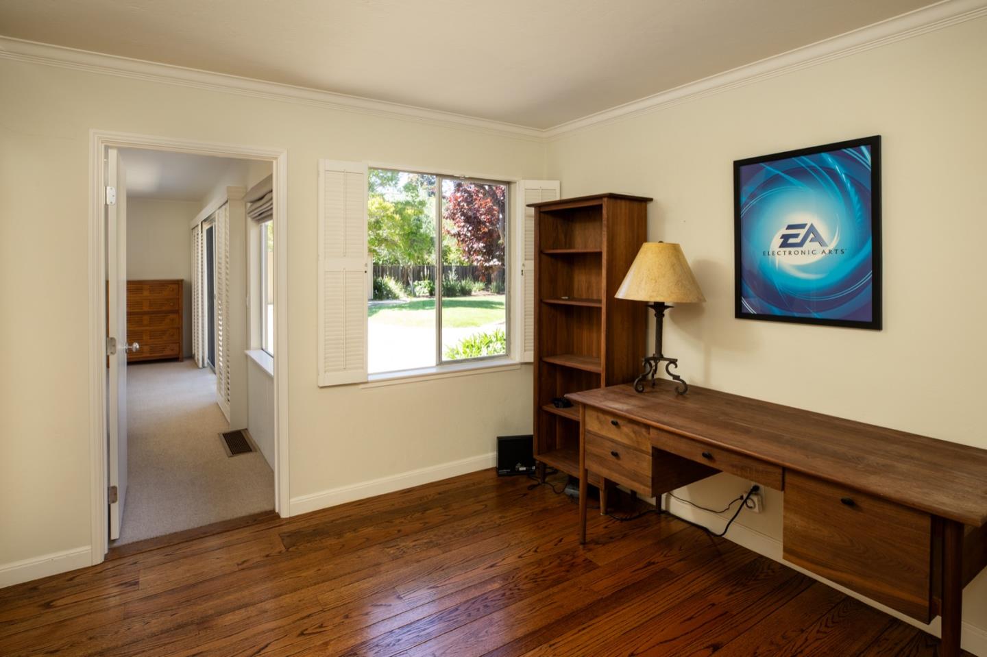 Detail Gallery Image 10 of 27 For 1850 White Oak Dr, Menlo Park,  CA 94025 - 4 Beds | 2/1 Baths