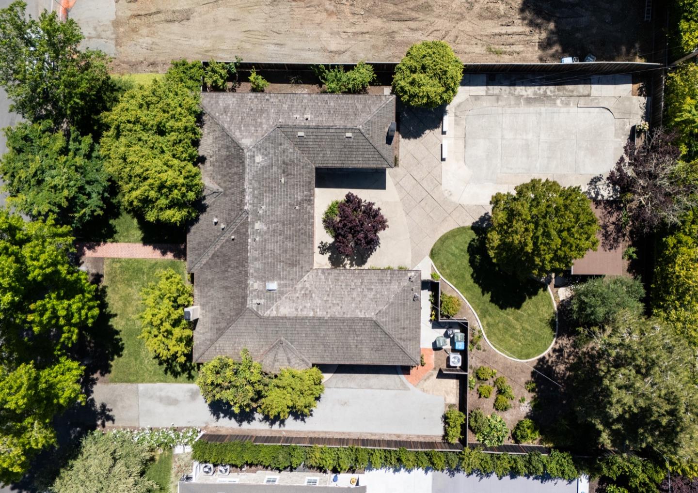 Detail Gallery Image 2 of 27 For 1850 White Oak Dr, Menlo Park,  CA 94025 - 4 Beds | 2/1 Baths