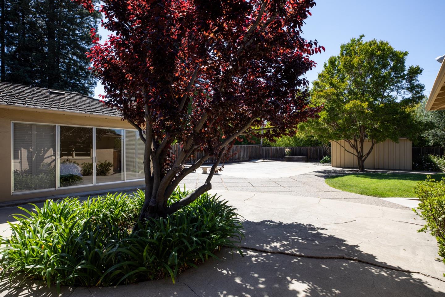 Detail Gallery Image 20 of 27 For 1850 White Oak Dr, Menlo Park,  CA 94025 - 4 Beds | 2/1 Baths