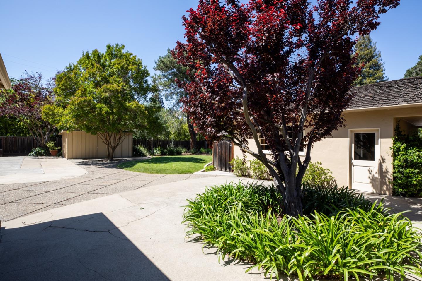 Detail Gallery Image 21 of 27 For 1850 White Oak Dr, Menlo Park,  CA 94025 - 4 Beds | 2/1 Baths